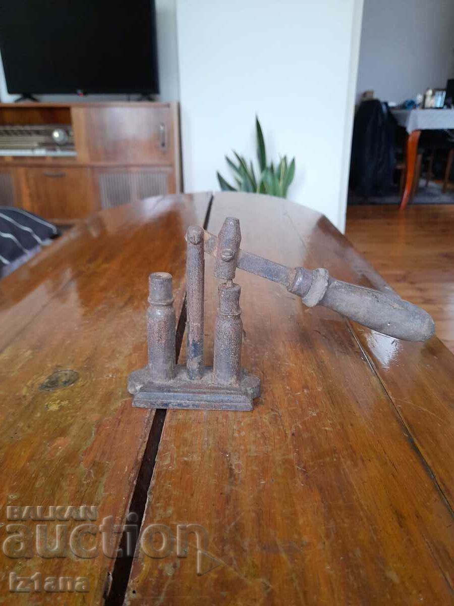 Old machine gun for hunting cartridges with price 40.00 BGN | € 20.45