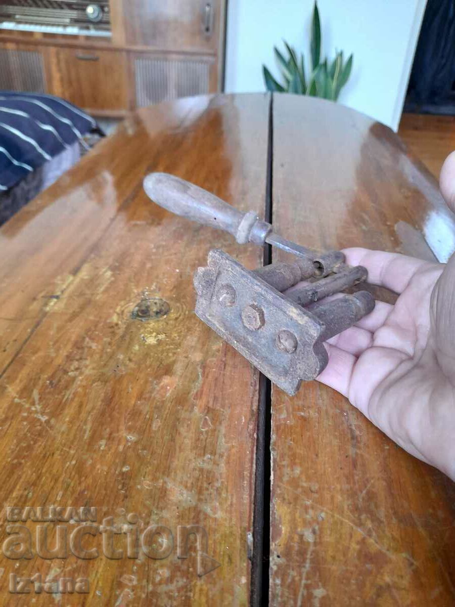 Delivery of Old machine gun for hunting cartridges