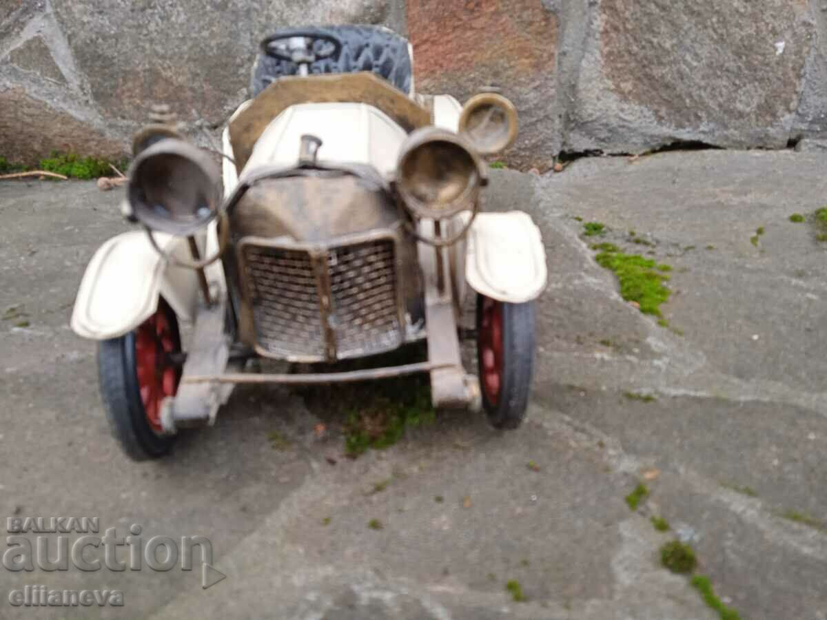 Μεγάλο ρετρό μεταλλικό αυτοκίνητο 28εκ με τιμή 140.00 BGN | € 71.58 Μεγάλο ρετρό μεταλλικό αυτοκίνητο 28εκ με τιμή 140.00 BGN | € 71.58