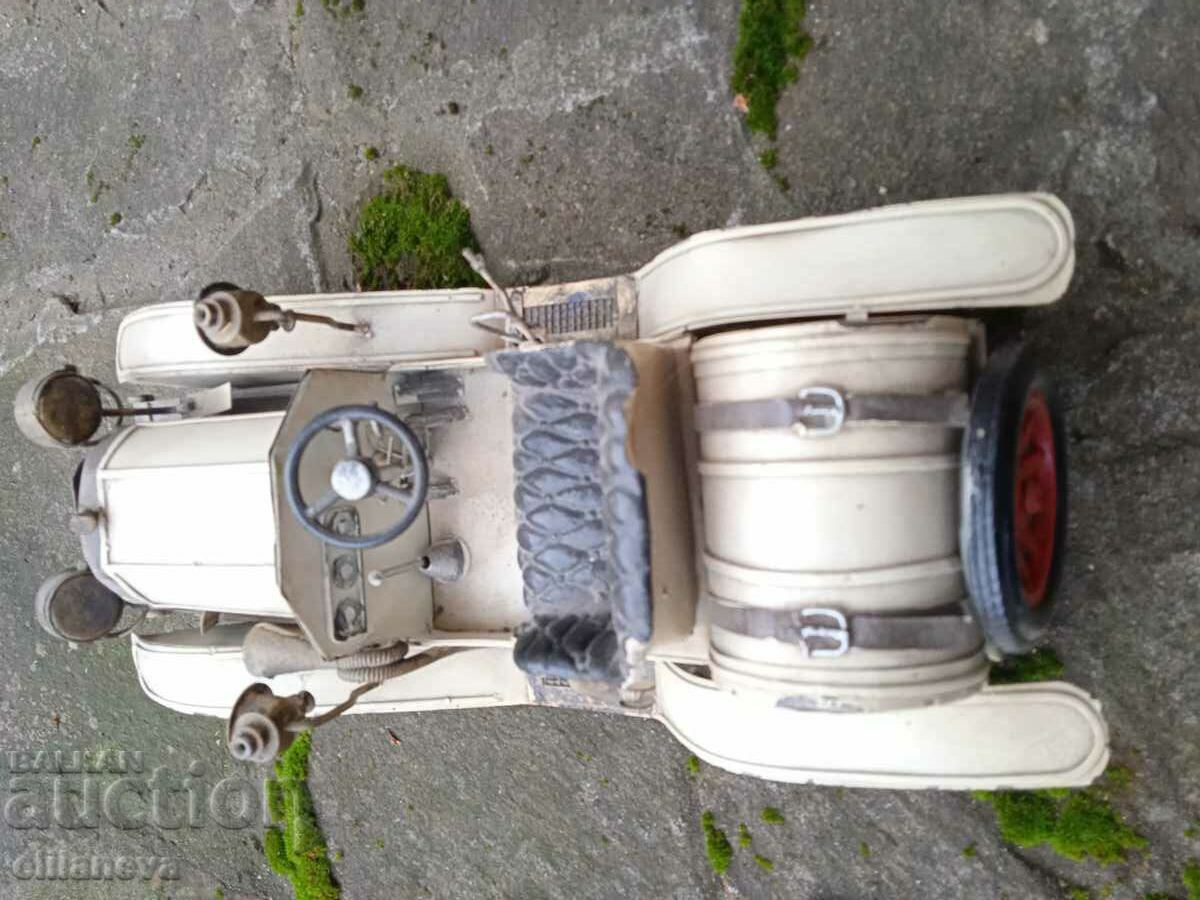 Δημοπρασία Μεγάλο ρετρό μεταλλικό αυτοκίνητο 28εκ Δημοπρασία Μεγάλο ρετρό μεταλλικό αυτοκίνητο 28εκ