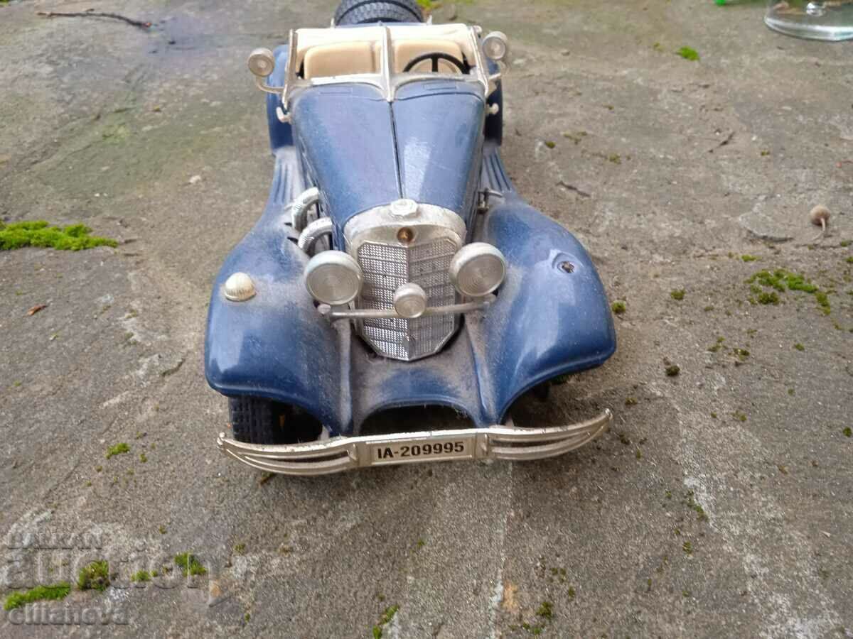 Licitație Mașină de epocă mare Burago 26cm de Licitație Mașină de epocă mare Burago 26cm de