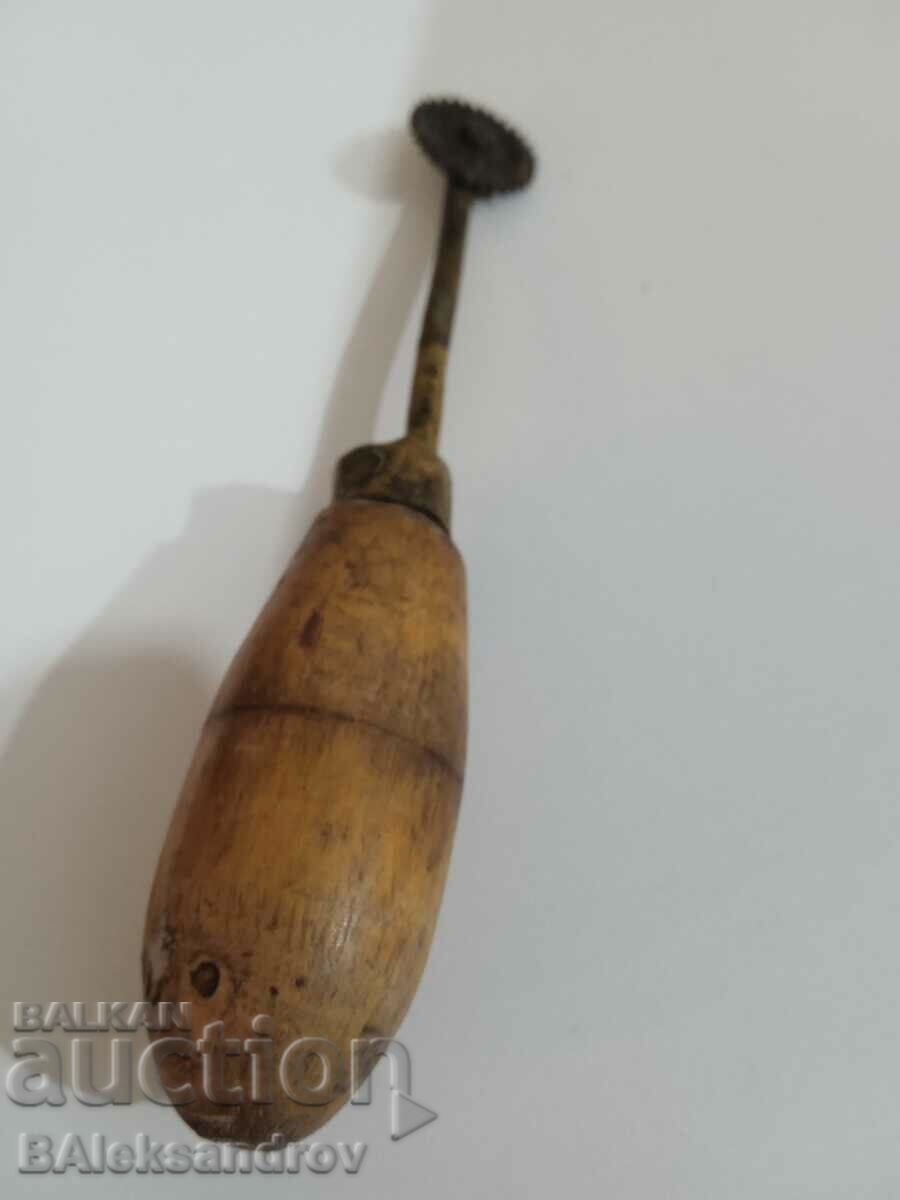 Παλιά εργαλείο Δέρμα με τιμή 9.00 BGN | € 4.60 Παλιά εργαλείο Δέρμα με τιμή 9.00 BGN | € 4.60