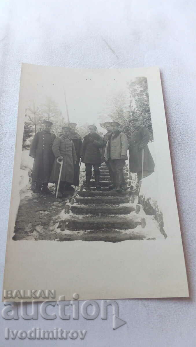 Ofițeri foto pe scări în iarna lui 1917