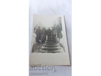 Αξιωματικοί φωτογραφιών στις σκάλες το χειμώνα του 1917