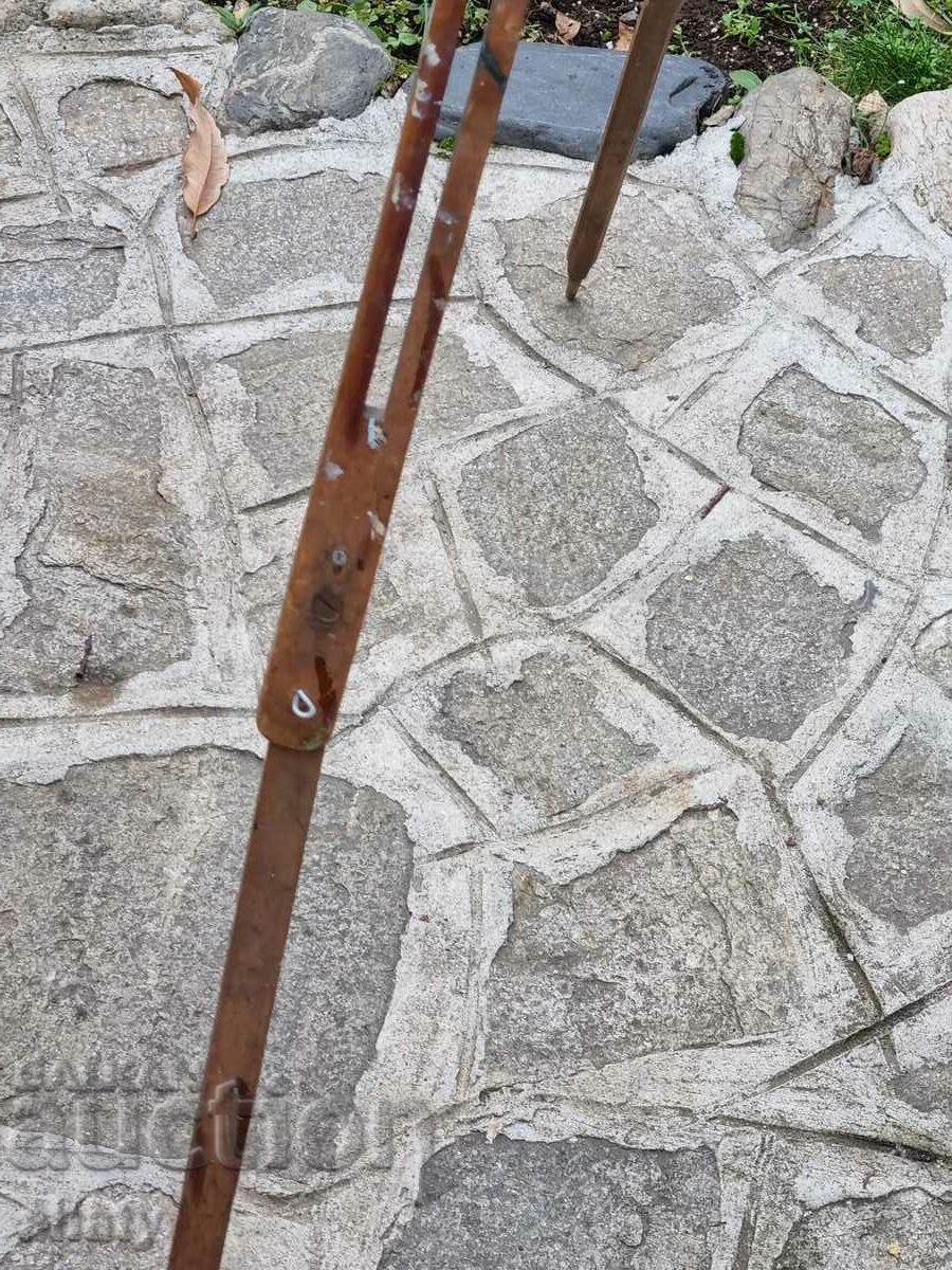 Un trepied. cu preț 85.00 BGN | € 43.46 Un trepied. cu preț 85.00 BGN | € 43.46