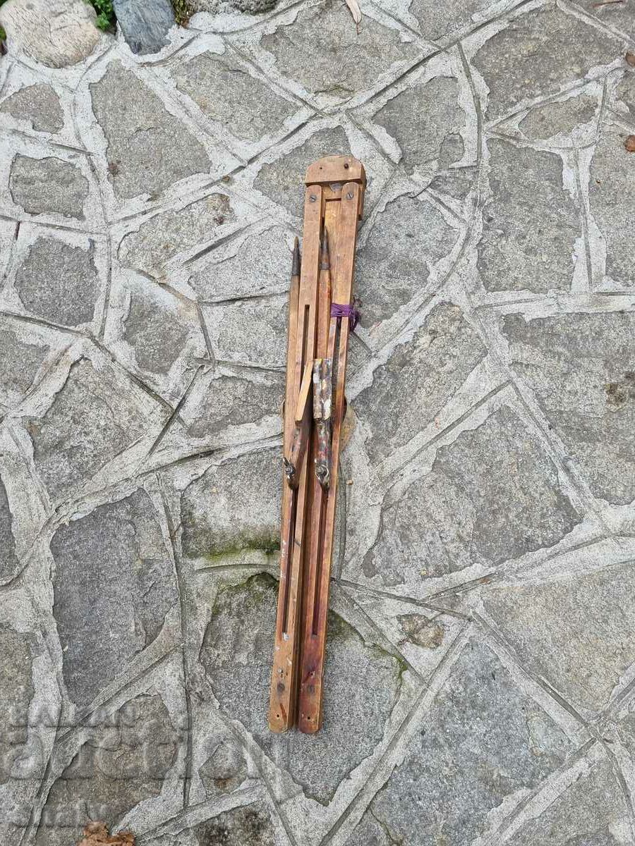 Un trepied. - 6 Un trepied. - 6