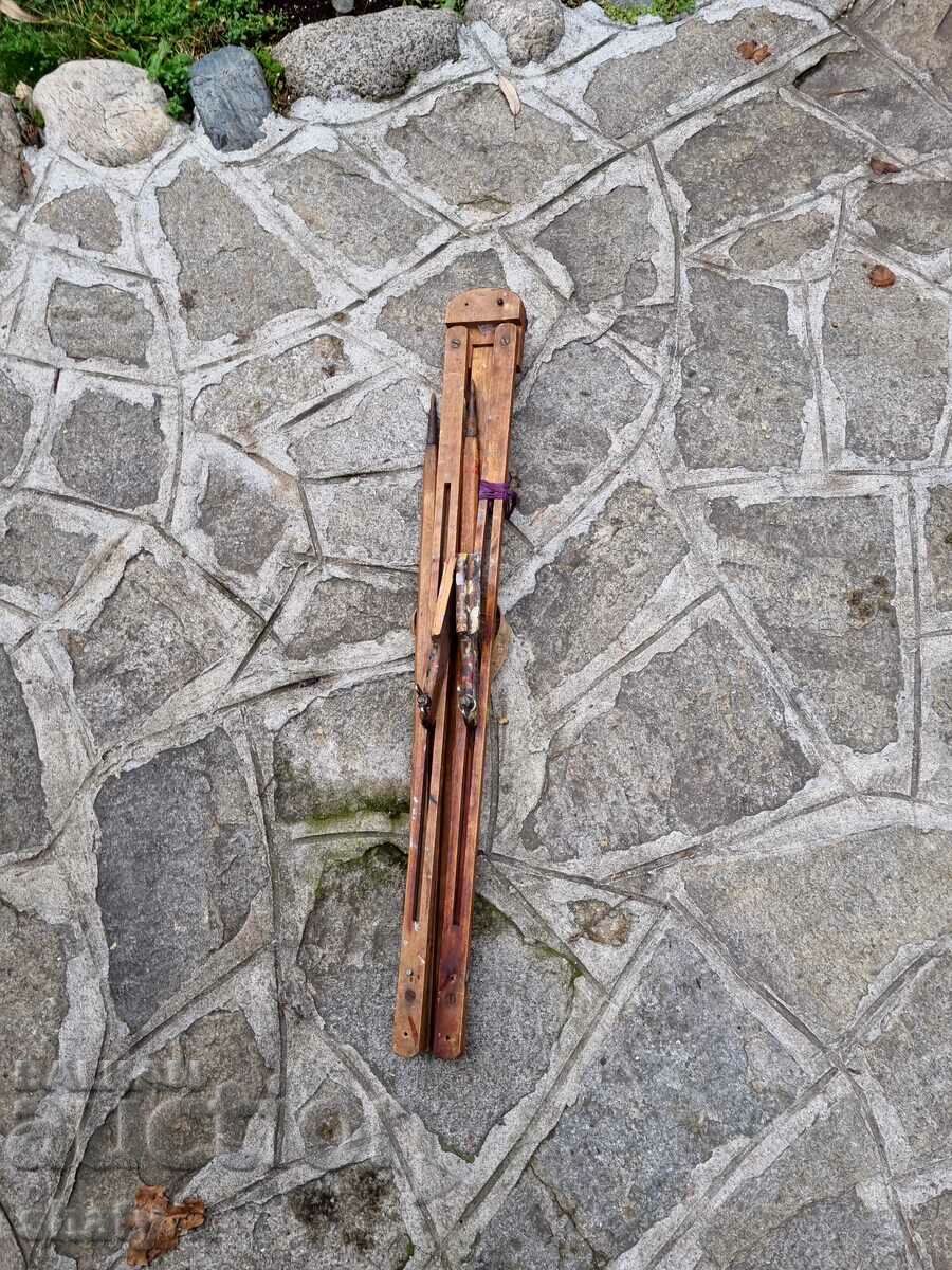 Un trepied. - 7 Un trepied. - 7