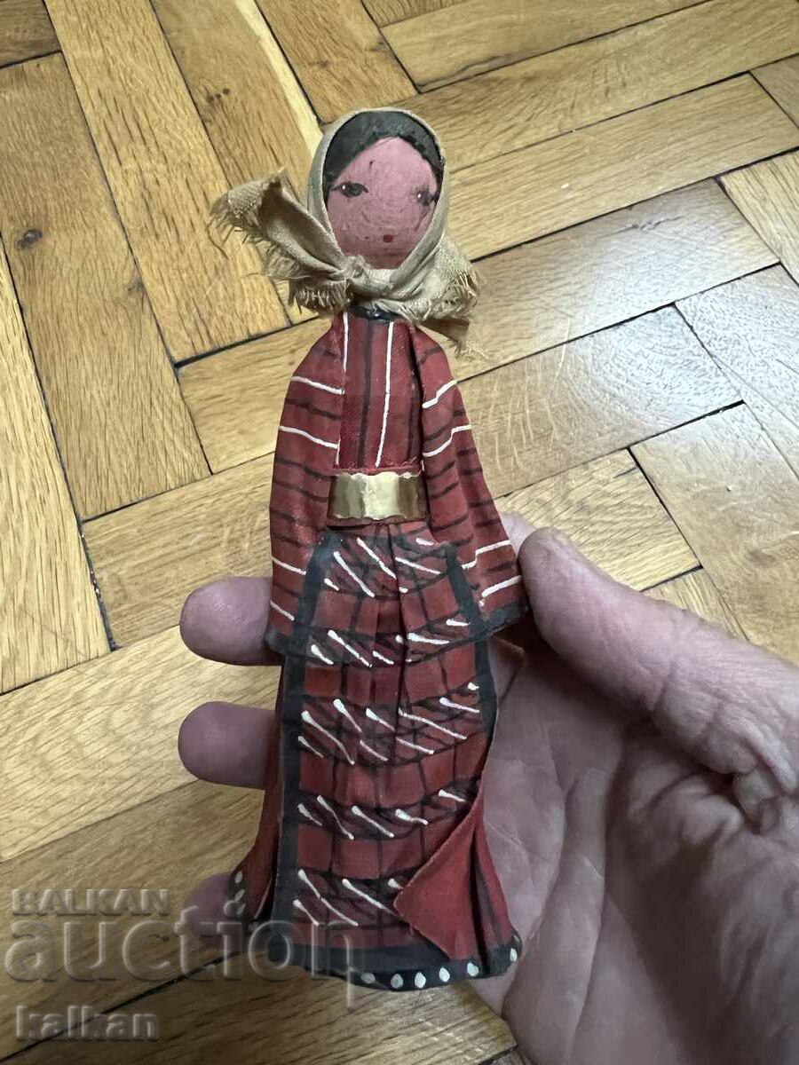 Стара сувенирна дървена български кукла