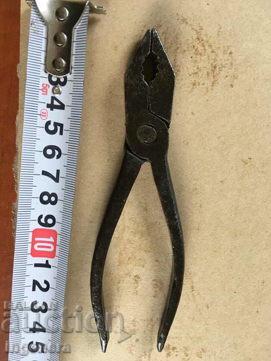 PLIERS UNIVERSAL MEDIUM HANDYMAN TOOL with price 5.00 BGN | € 2.56 PLIERS UNIVERSAL MEDIUM HANDYMAN TOOL with price 5.00 BGN | € 2.56
