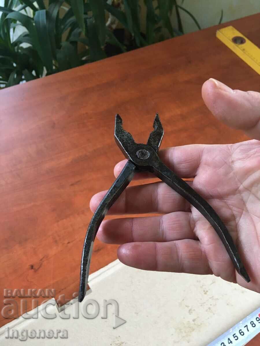Auction PLIERS UNIVERSAL MEDIUM HANDYMAN TOOL Auction PLIERS UNIVERSAL MEDIUM HANDYMAN TOOL