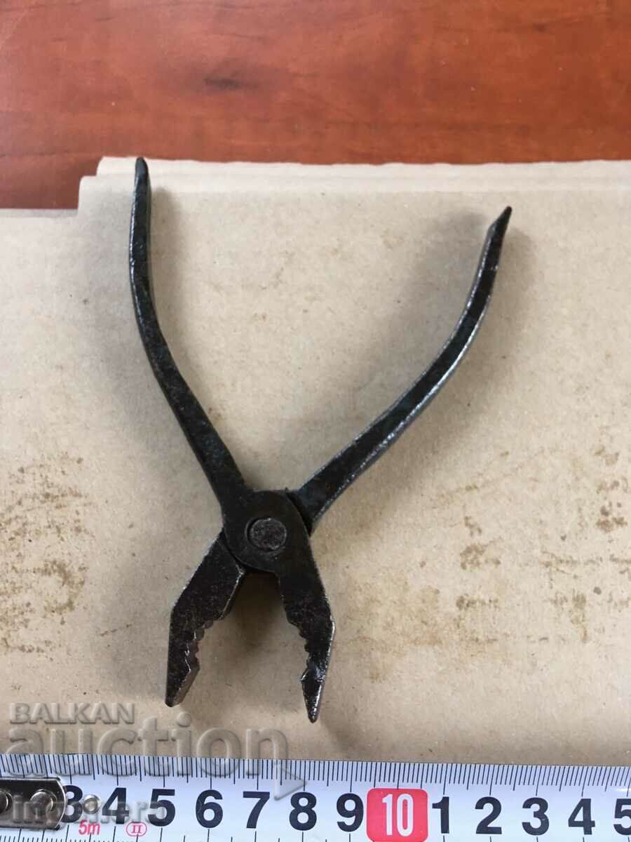 Delivery of PLIERS UNIVERSAL MEDIUM HANDYMAN TOOL Delivery of PLIERS UNIVERSAL MEDIUM HANDYMAN TOOL