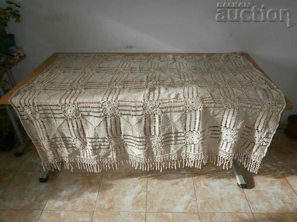 Старинна покривка за диван легло на една кука  мильо  каре