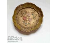 Рисувана дървена чинийка.