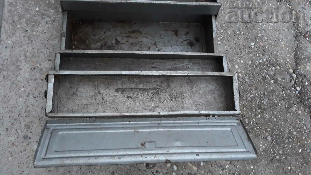 Old metal tool box craftsman's suitcase retro - 6 Old metal tool box craftsman's suitcase retro - 6