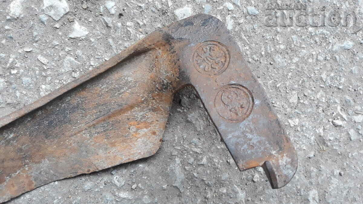 Auction marked ancient primitive hair Auction marked ancient primitive hair