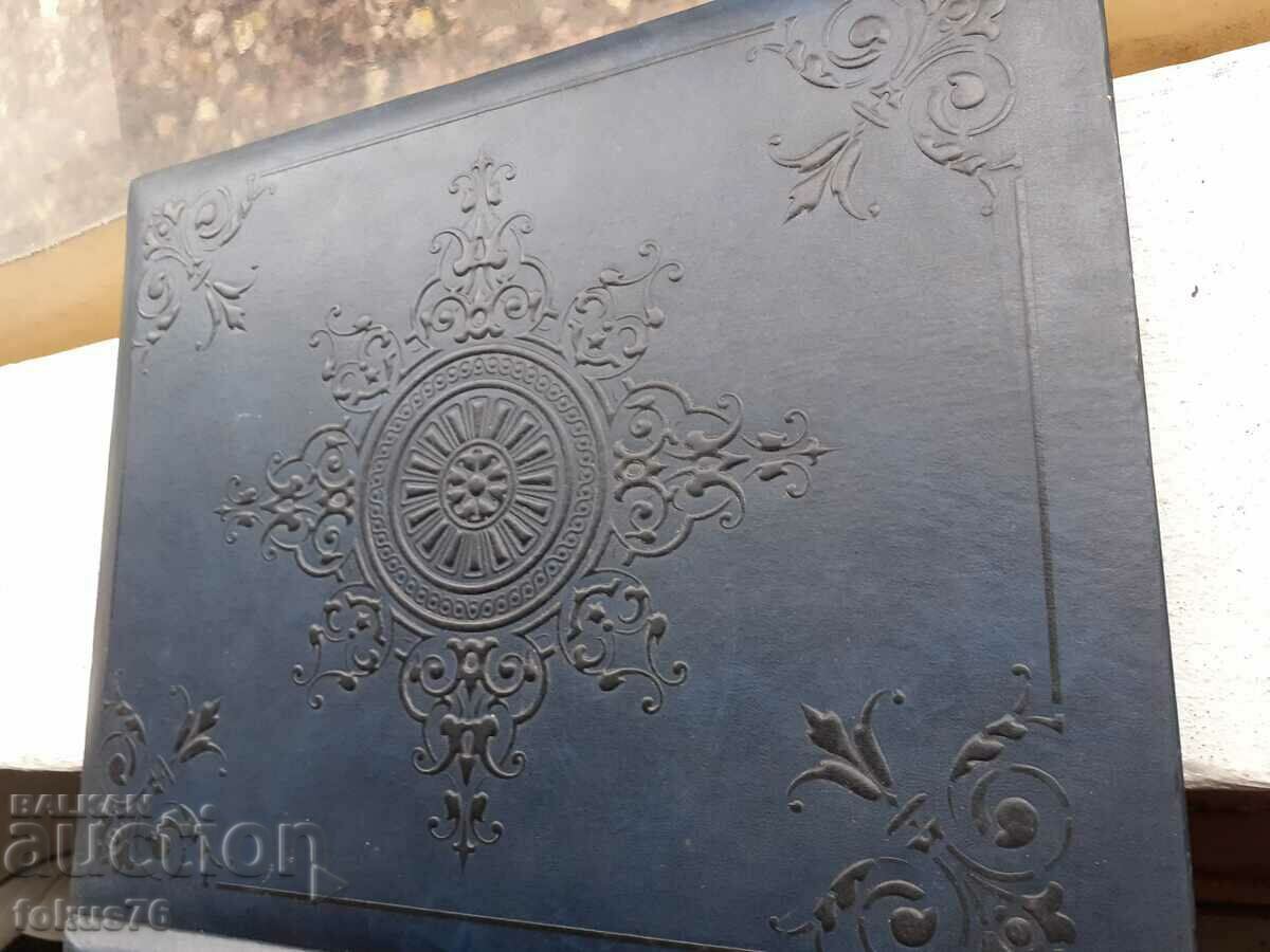 Album foto japonez de lux vintage cu coperți din piele cu preț 119.00 BGN | € 60.84 Album foto japonez de lux vintage cu coperți din piele cu preț 119.00 BGN | € 60.84