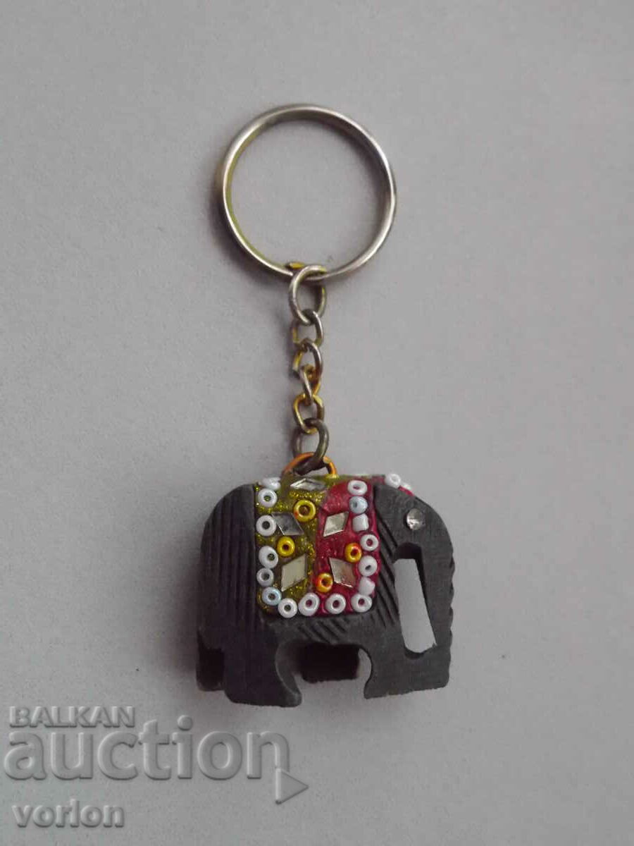Keyholder: elefant din lemn.