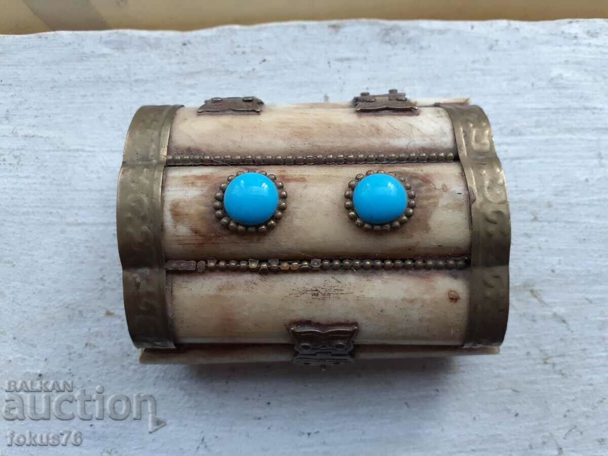 Auction Old camel bone box with brass fittings Auction Old camel bone box with brass fittings