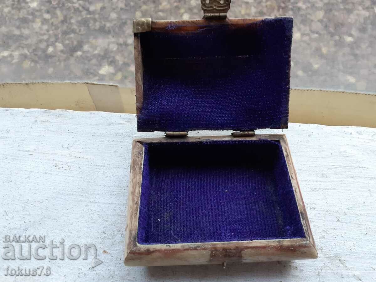 Delivery of Old camel bone box with brass fittings Delivery of Old camel bone box with brass fittings