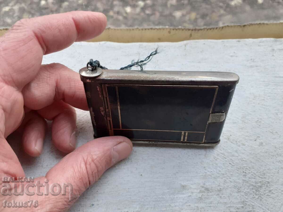 O cutie de pudră pentru bătrână cu preț 45.00 BGN | € 23.01 O cutie de pudră pentru bătrână cu preț 45.00 BGN | € 23.01