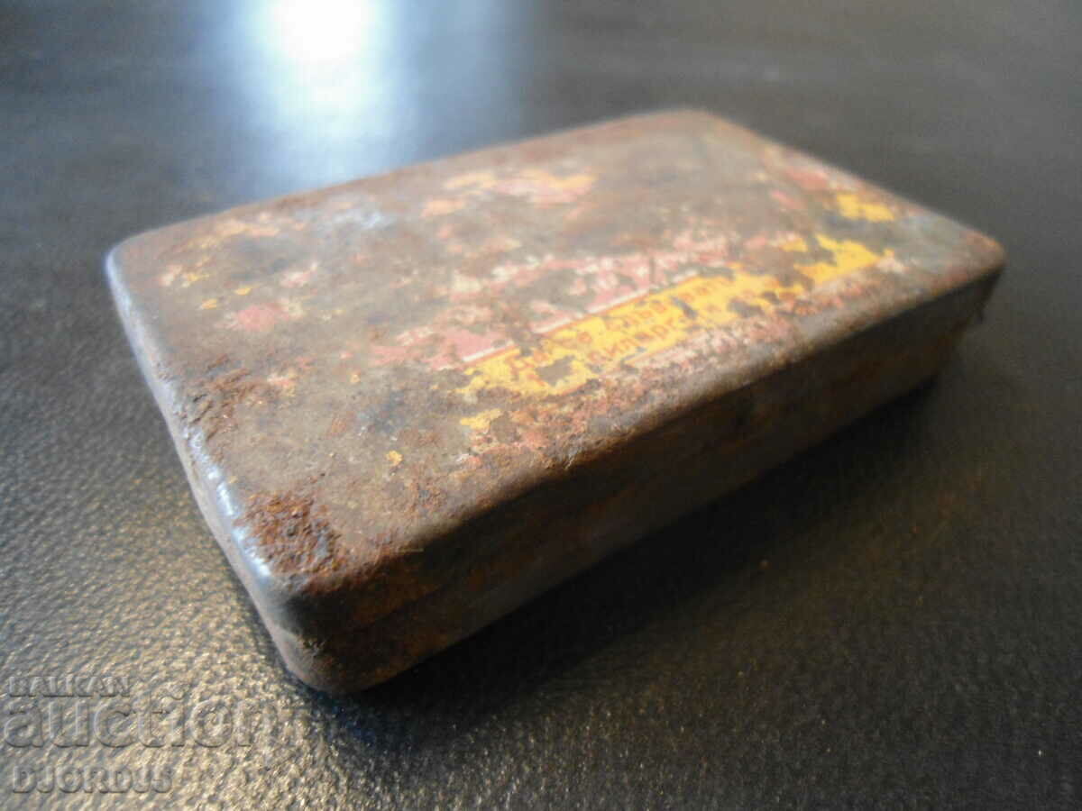 Old royal metal box - 7 Old royal metal box - 7