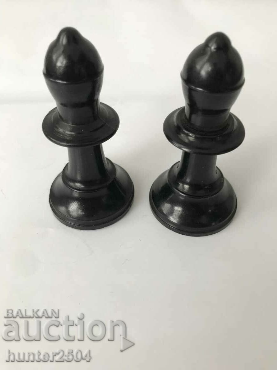 Auction Wooden chess pieces Auction Wooden chess pieces