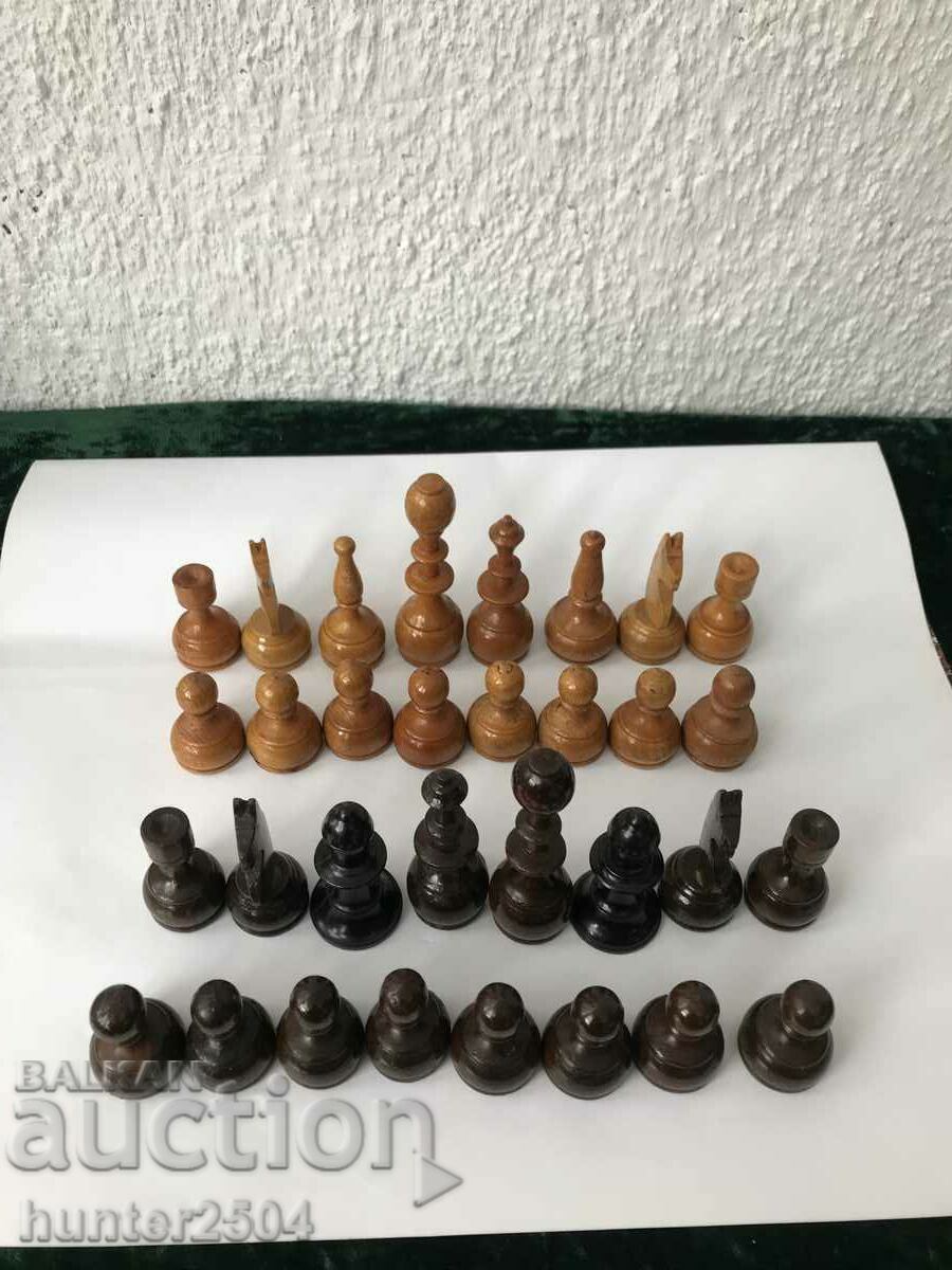 Шахматни фигурки-дърво