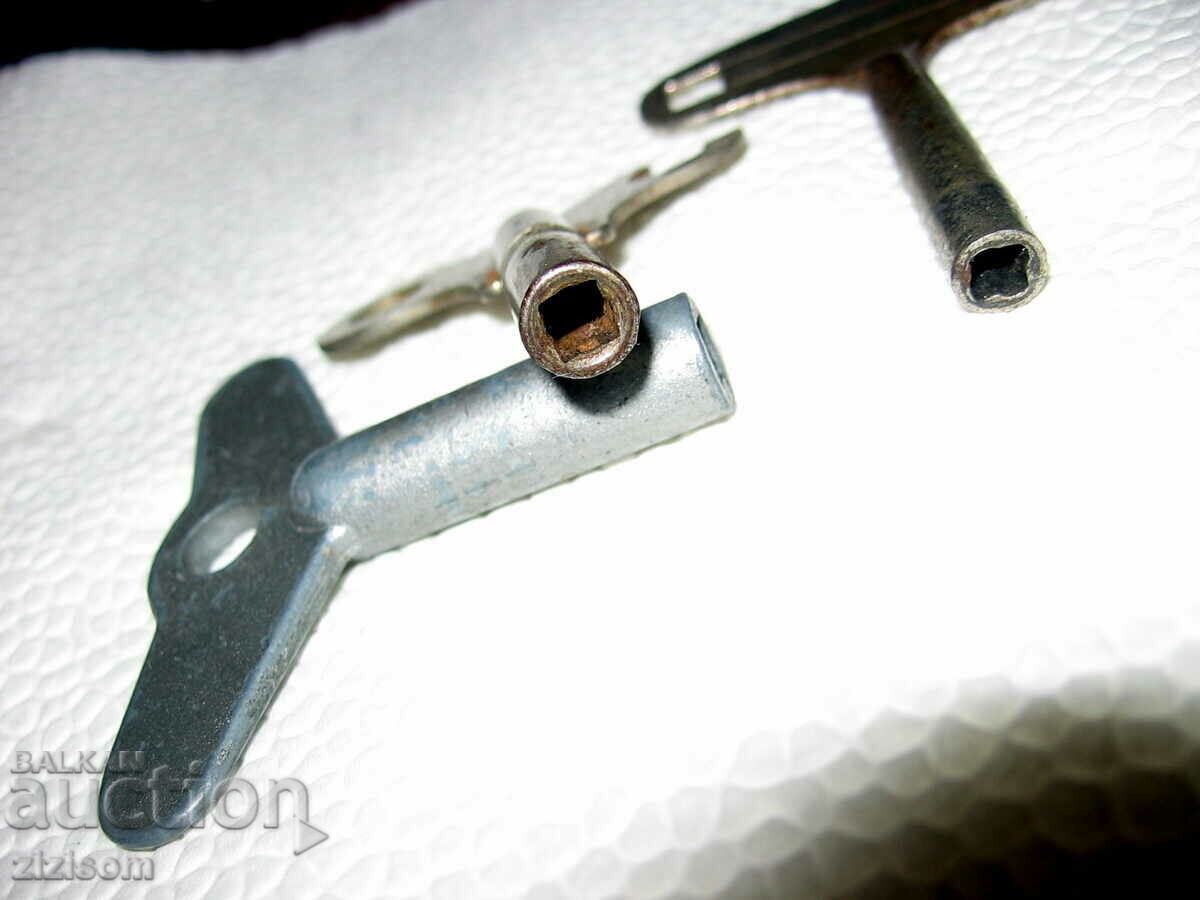 Licitație CHEIE CEAS DE PERETE - 2 BUC - 4/4 mm, 2 BUC - 5/5 mm Licitație CHEIE CEAS DE PERETE - 2 BUC - 4/4 mm, 2 BUC - 5/5 mm