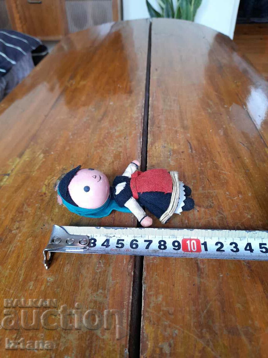 păpușă vechi cu preț 10.00 BGN | € 5.11 păpușă vechi cu preț 10.00 BGN | € 5.11