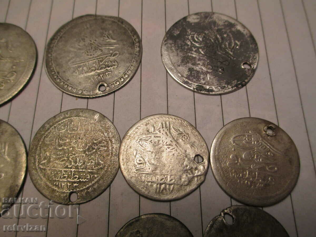 Delivery of 17 Ottomans are also rare Delivery of 17 Ottomans are also rare