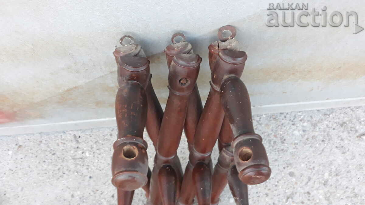 Delivery of vintage wooden wall hanger from the 1930s