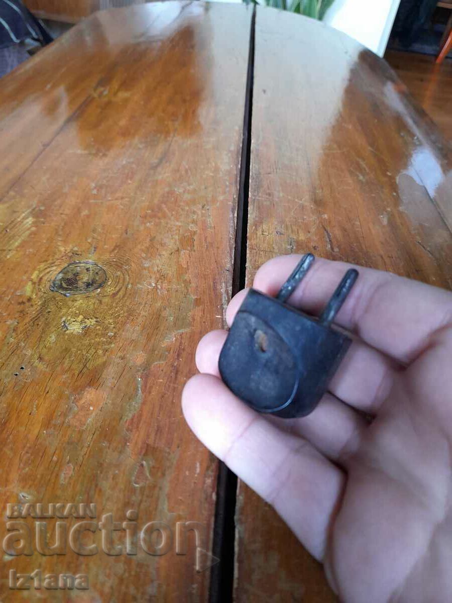 Δημοπρασία Παλιό ηλεκτρικό βύσμα