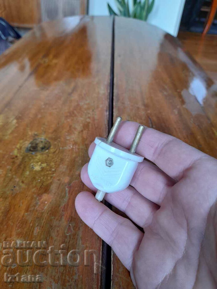 Παλιό ηλεκτρικό βύσμα με τιμή 5.00 BGN | € 2.56