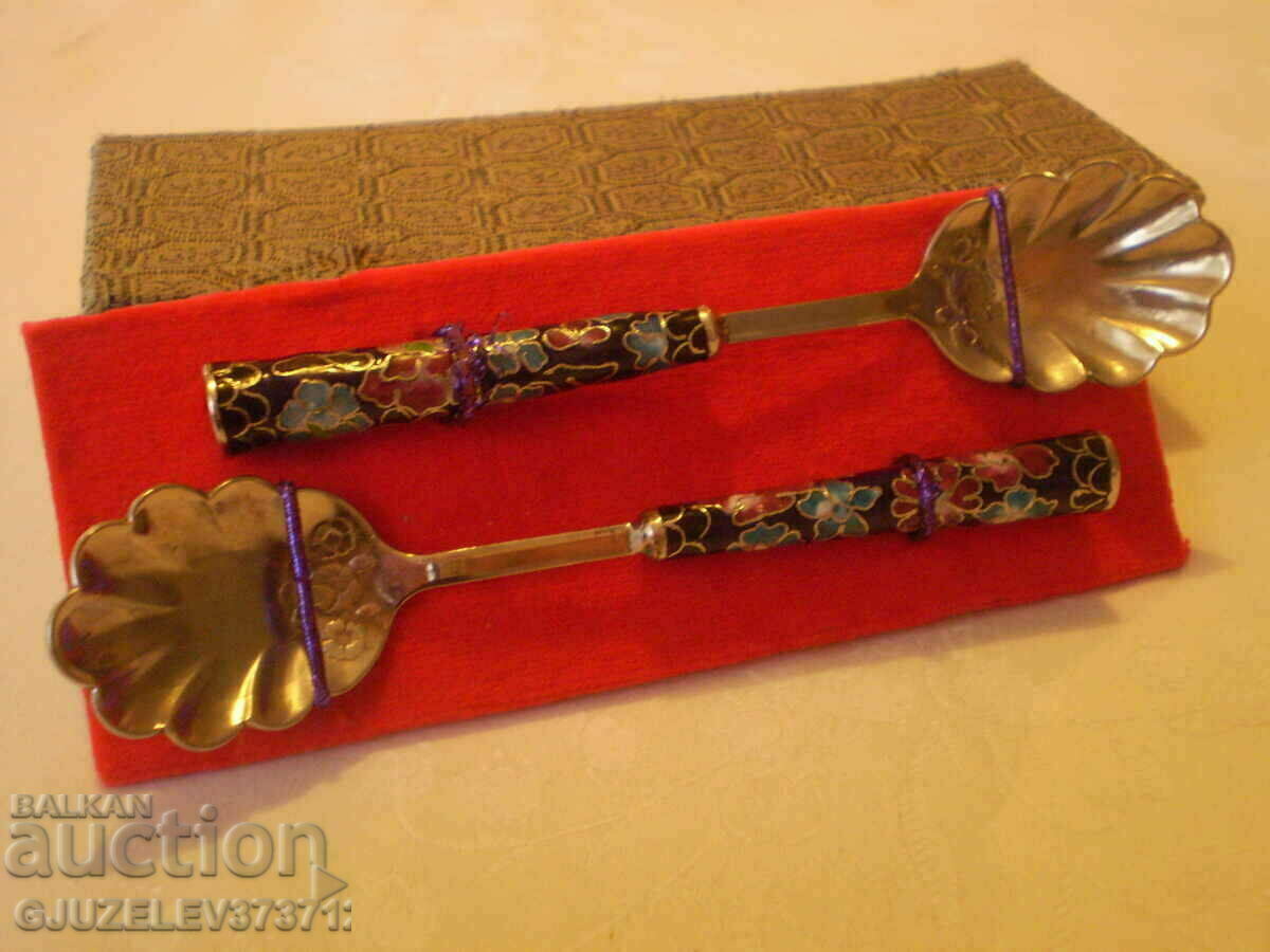 Set of 2 spoons in an enamel metal box with price 77.00 BGN | € 39.37 Set of 2 spoons in an enamel metal box with price 77.00 BGN | € 39.37