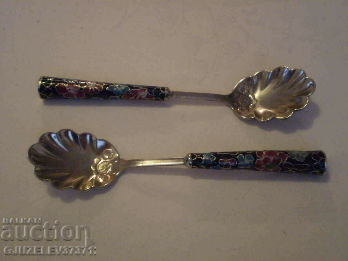 Auction Set of 2 spoons in an enamel metal box Auction Set of 2 spoons in an enamel metal box