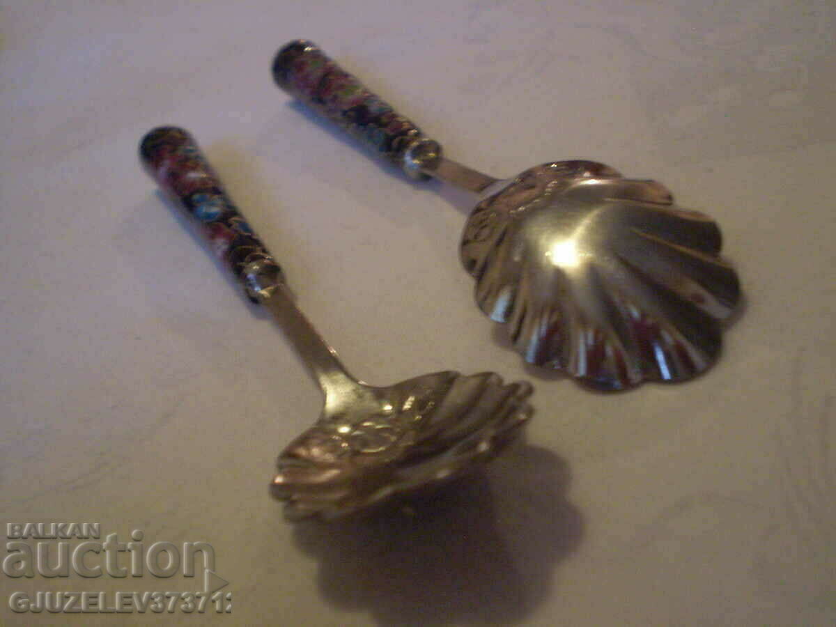 Set of 2 spoons in an enamel metal box - 6 Set of 2 spoons in an enamel metal box - 6