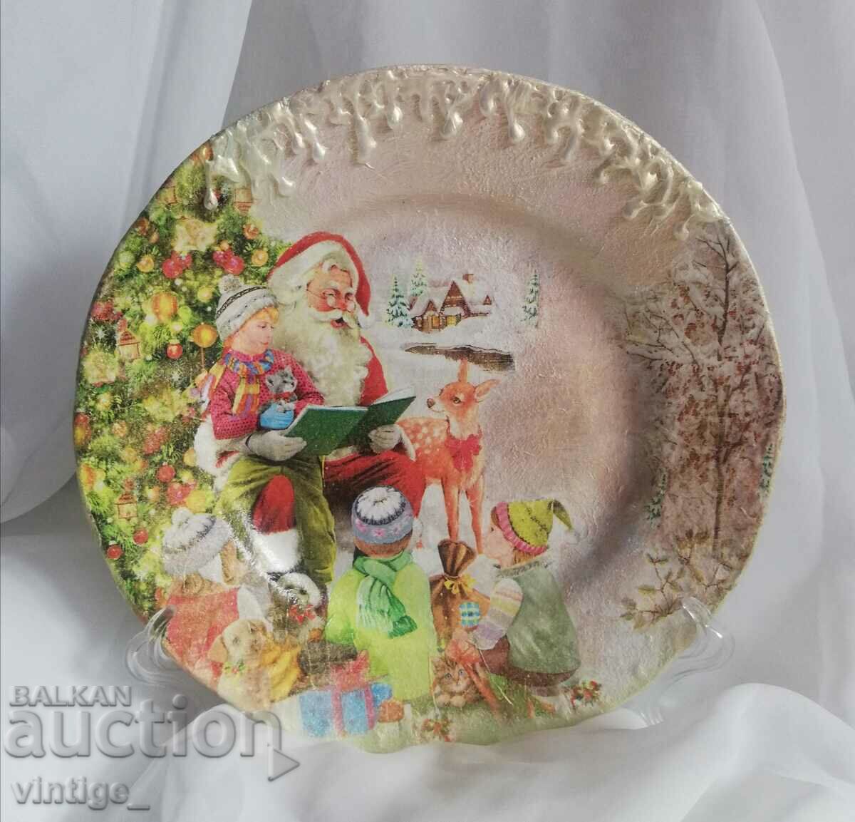 Souvenir plate with Santa Claus