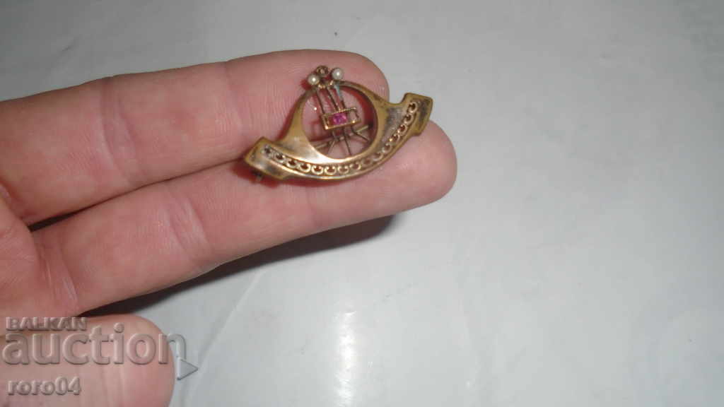 Delivery of REVIVAL BROOCH Delivery of REVIVAL BROOCH