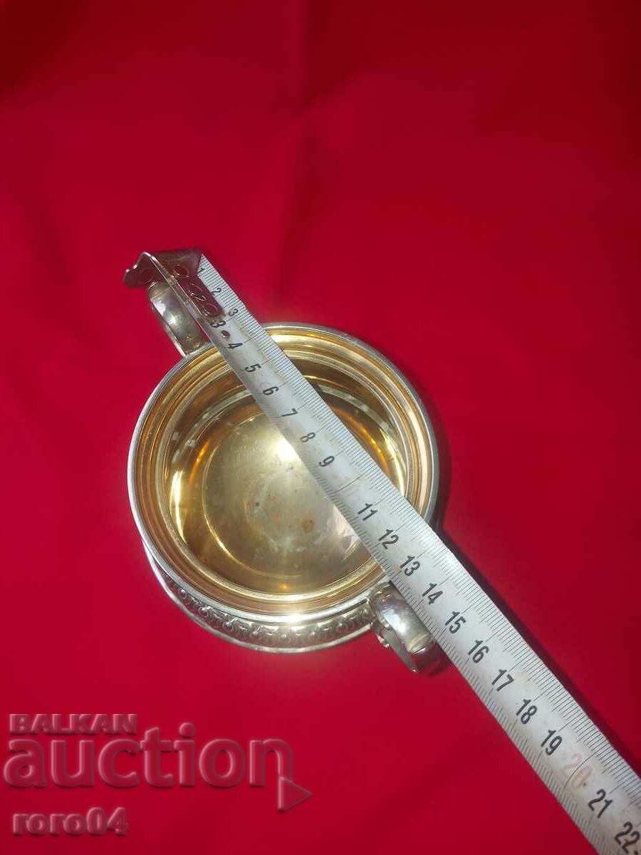 FRUMOS VASC PLACAT ARGINT VECHI cu preț 67.50 BGN | € 34.51 FRUMOS VASC PLACAT ARGINT VECHI cu preț 67.50 BGN | € 34.51