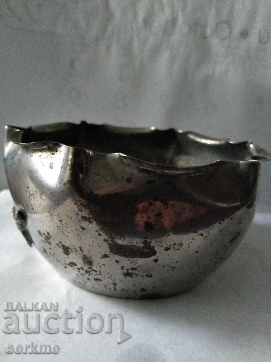 Delivery of Metal vessel with ornaments Delivery of Metal vessel with ornaments