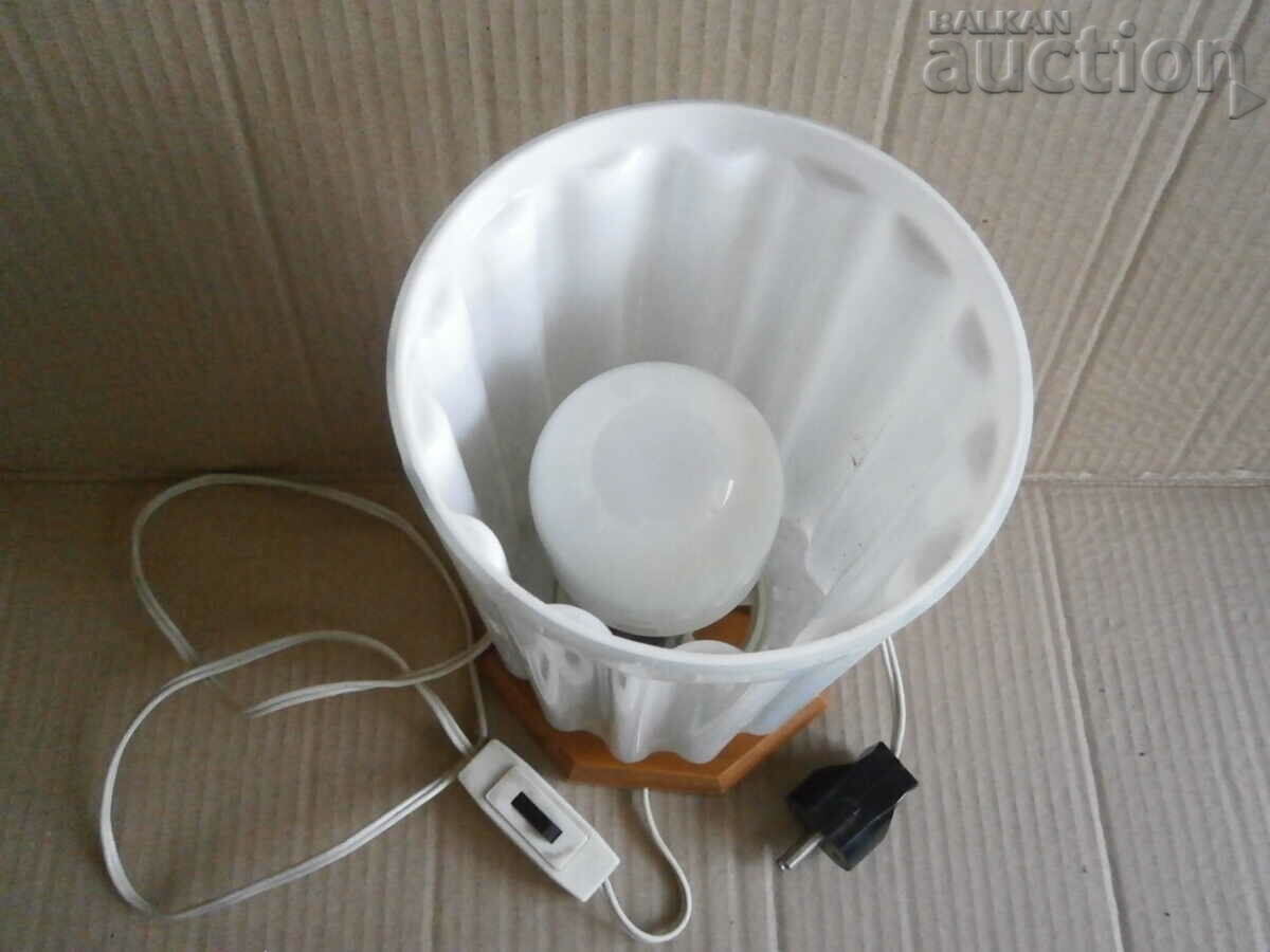 veioză retro vintage cu preț 55.00 BGN | € 28.12 veioză retro vintage cu preț 55.00 BGN | € 28.12