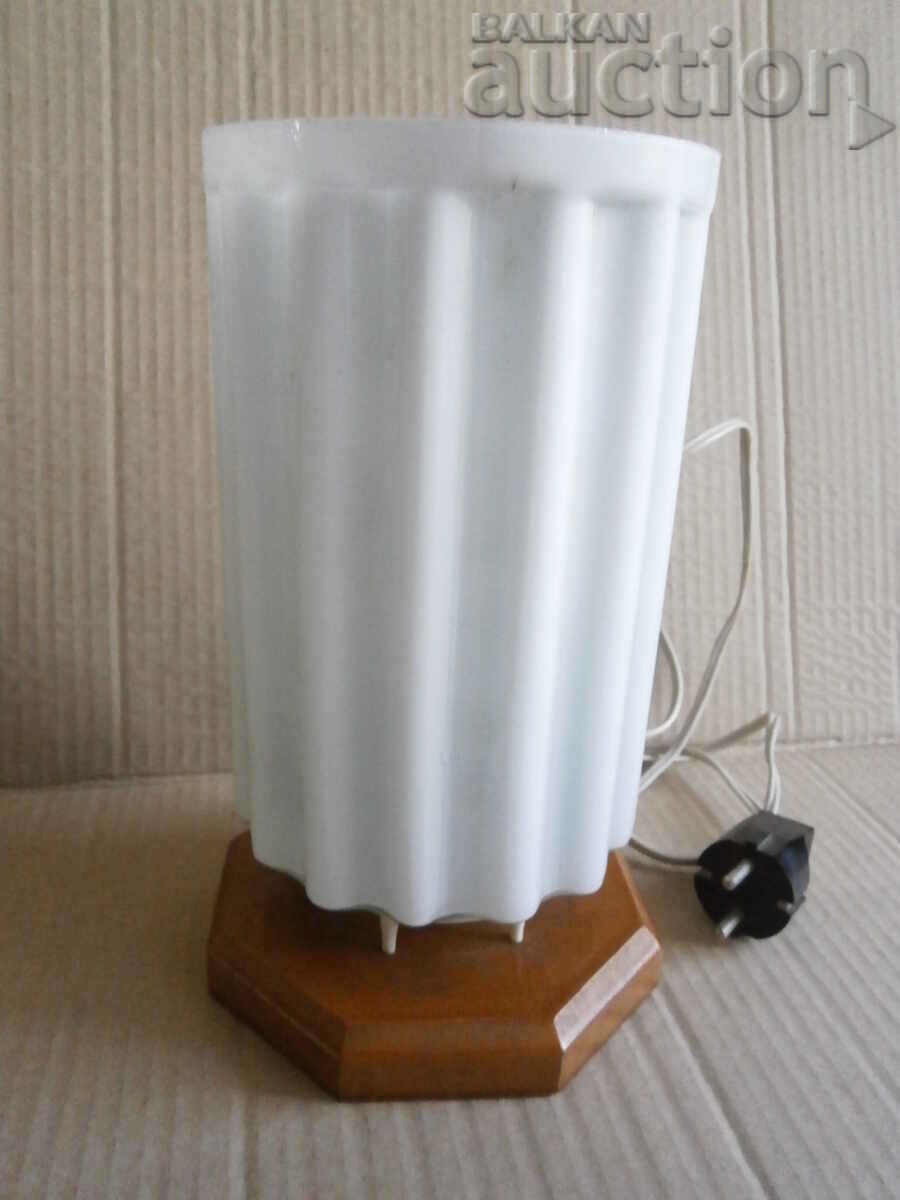 Livrarea veioză retro vintage Livrarea veioză retro vintage