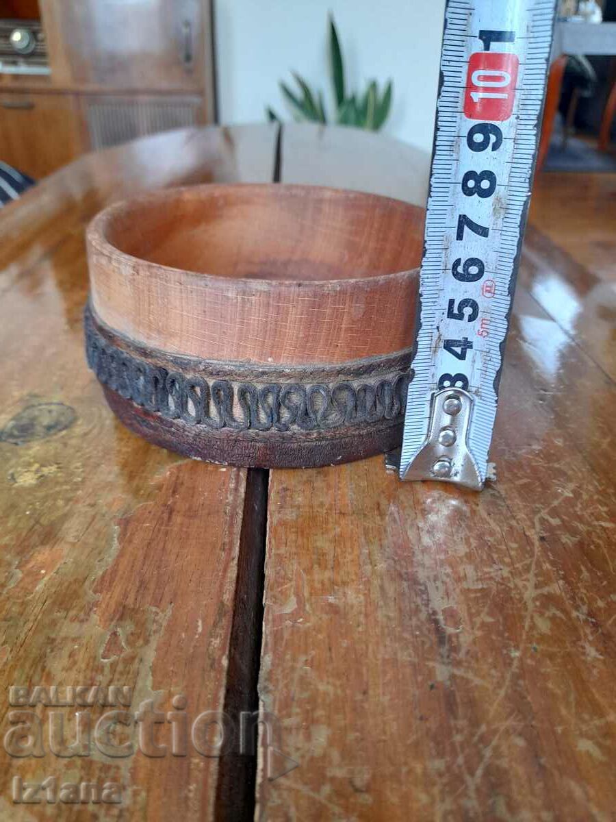 Auction Old wooden box, travel bag Auction Old wooden box, travel bag