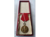 Ordinul Național al Muncii auriu cu o coroană