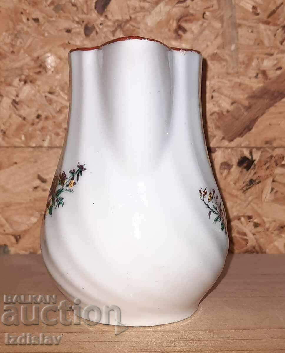 Κανάτα κρέμας πορσελάνης με τιμή 10.00 BGN | € 5.11 Κανάτα κρέμας πορσελάνης με τιμή 10.00 BGN | € 5.11