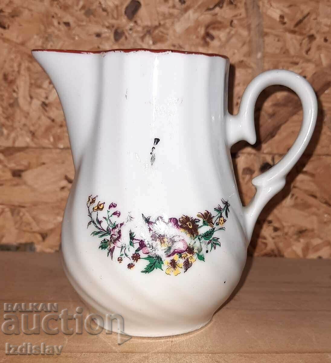 Δημοπρασία Κανάτα κρέμας πορσελάνης Δημοπρασία Κανάτα κρέμας πορσελάνης