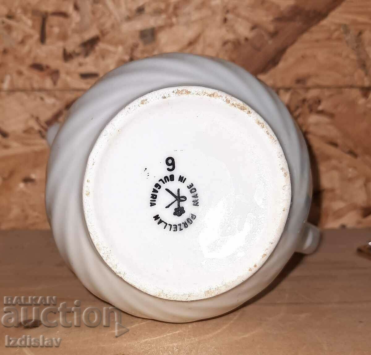 Παράδοση Κανάτα κρέμας πορσελάνης Παράδοση Κανάτα κρέμας πορσελάνης