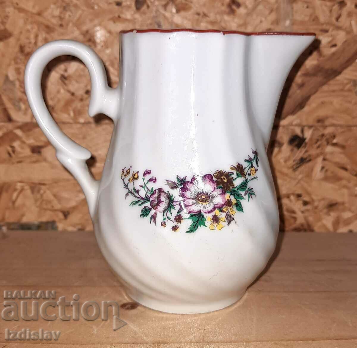 Κανάτα κρέμας πορσελάνης Κανάτα κρέμας πορσελάνης