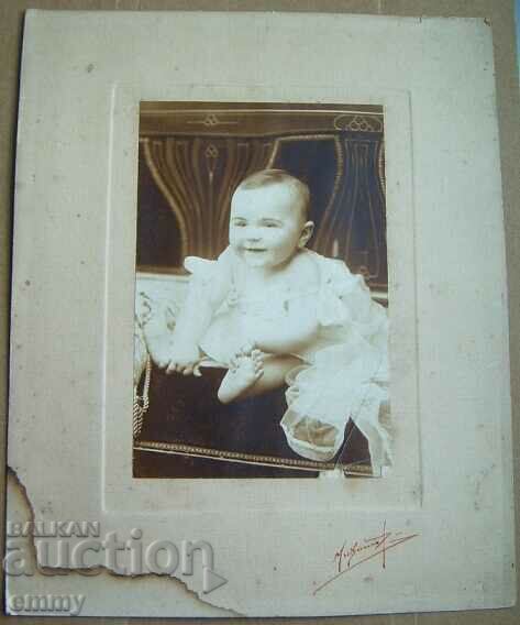 Стара снимка картон бебе момиче, подписана - Михайлов