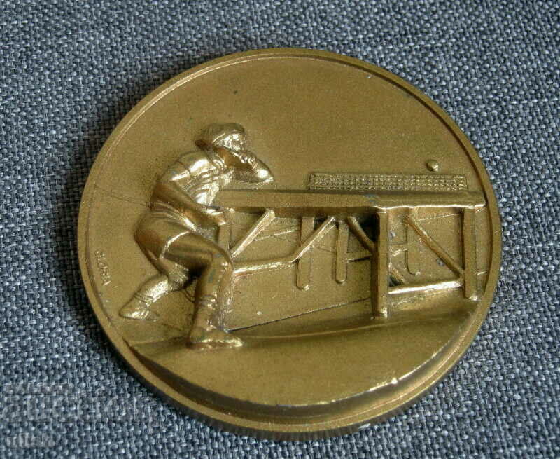 Placă de bronz cu medalia autorului de tenis de masă din 1982